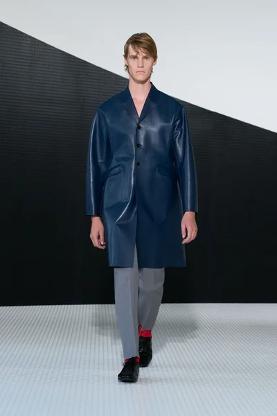 Look 17